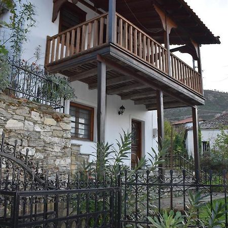 Lila'S Guest House Mikros Prinos Екстериор снимка