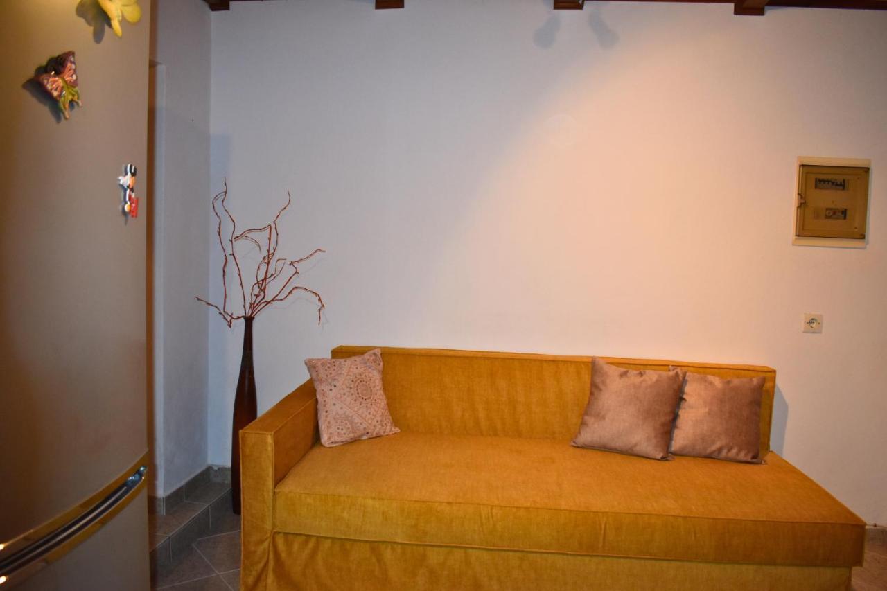 Lila'S Guest House Mikros Prinos Екстериор снимка