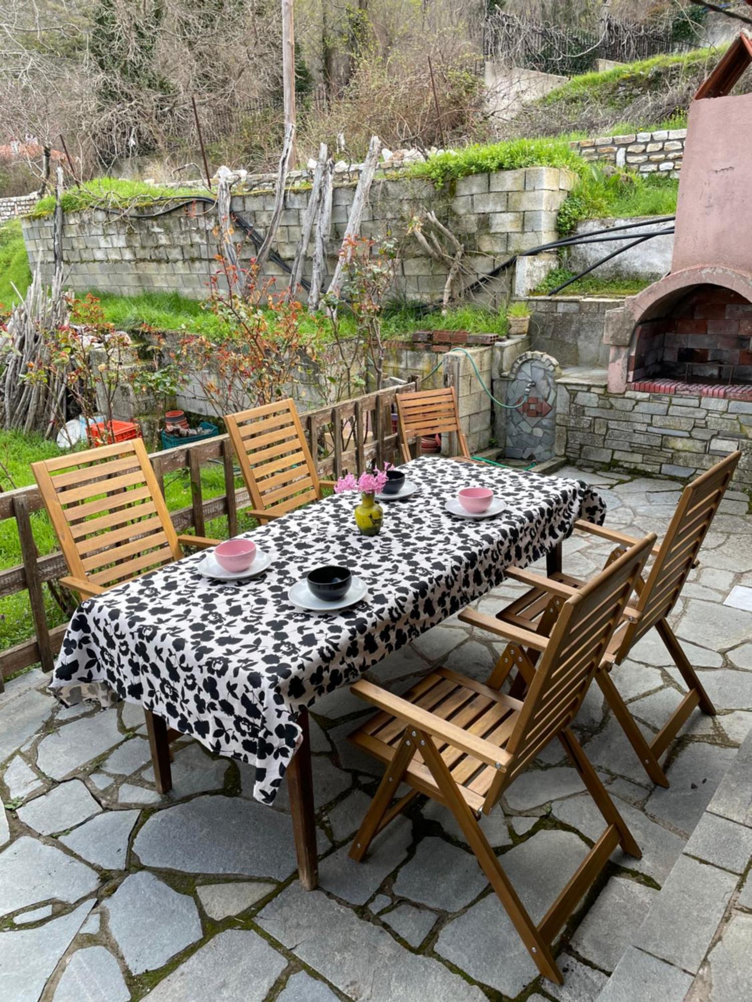 Lila'S Guest House Mikros Prinos Екстериор снимка