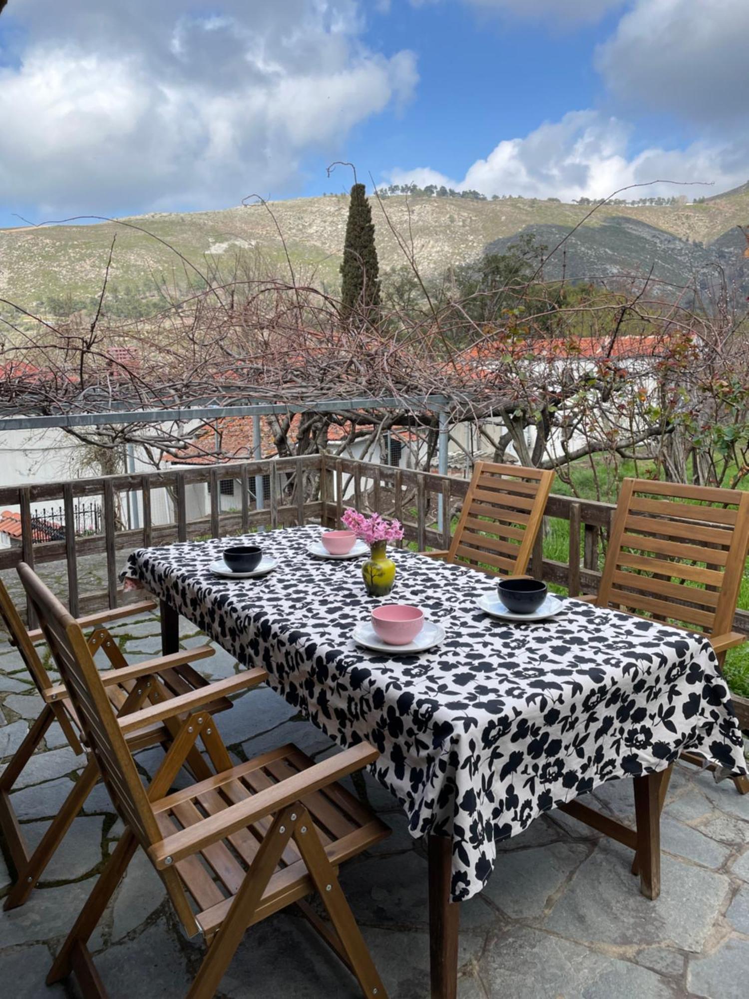 Lila'S Guest House Mikros Prinos Екстериор снимка